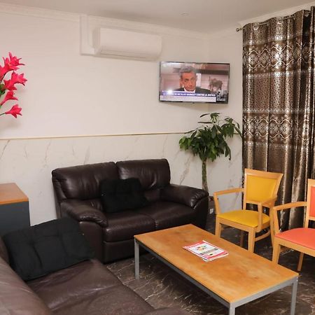 Hotel Le Privilege La Courneuve Εξωτερικό φωτογραφία