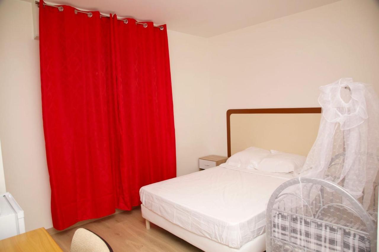 Hotel Le Privilege La Courneuve Εξωτερικό φωτογραφία