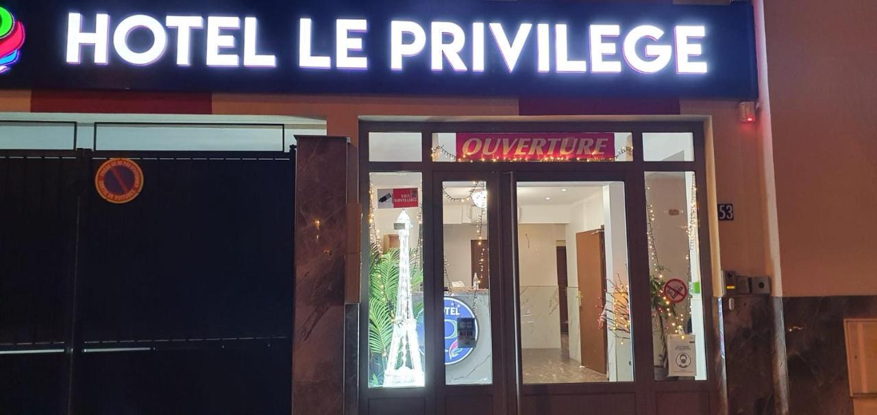 Hotel Le Privilege La Courneuve Εξωτερικό φωτογραφία